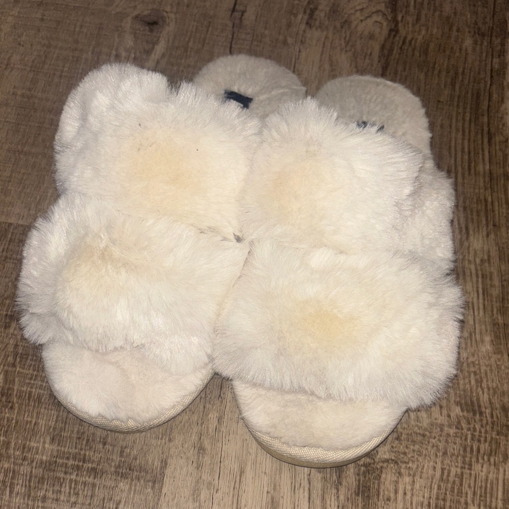 Hurley Cozy White Furry Slippers